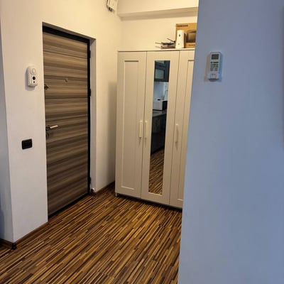Alquiler de un cómodo apartamento de 2 habitaciones, 55 m², Constanța, Rumanía